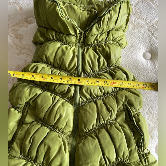 Like new Women Puff Vest - Picture 8 of 10
